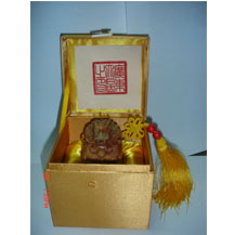 保養(yǎng)雞血石印章石料的技巧